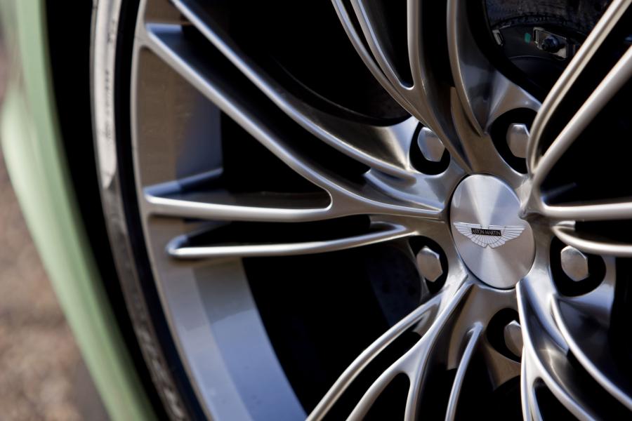 Колеса Aston Martin Vanquish 2012 года  (UK) (фото 90 из 170)